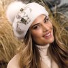 Krumlovanka Bílý luxusní baret s bambulí 100% vlna  Woolmark W-0824/000
