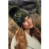 Zelená dámská čepice s bambulí a výšivkou W-0844/484