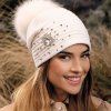 Bílá zimní čepice s bambulí se zdobením Beatle W-0808/000
