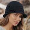 Zimní dámský klobouk s květem W-0656/018 černý
