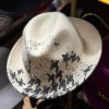 Dámský vlněný klobouk - plstěný - krémový - zdobený - styl fedora Made in Italy Co-P-037