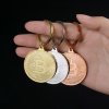 Klíčenka Bitcoin s lesklým povrchem, vyrobená z kovu a zinku má oboustranný design