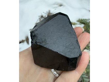 Turmalín krystalický, ukončený