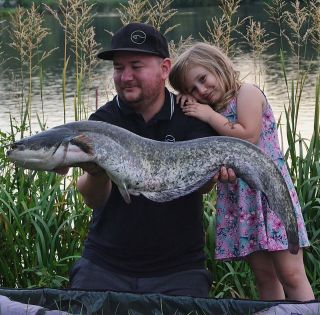 Nezvaný host na krmném místě 🤦🤦😺 Fousáč neodolal kombinaci našeho boilies a pelet 💪🐟 #catfish #catfishing #fishing...