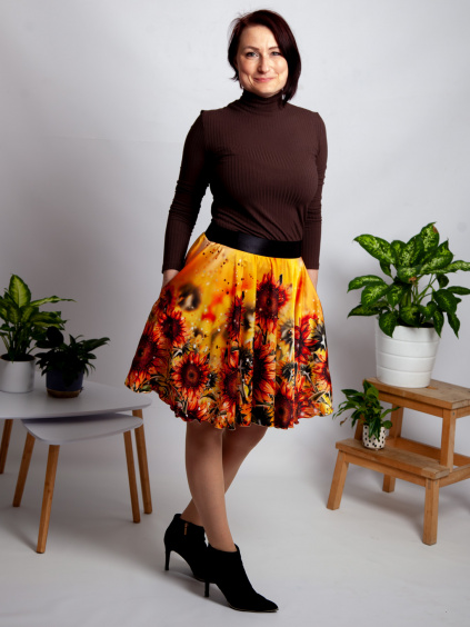 Damska kolova satenova sukne s kapsami Autorsky vlastorucni vzor Vecerni slunecnice16