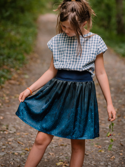 Dívčí saténová sukně v autorském designu Máky v temné obloze (6a)