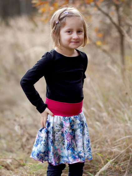 Česká autorská móda - dětská kolová saténová sukně, vzor Luční květy