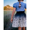 Dívčí saténová sukně v autorském designu Černobílé vlčí máky (10)