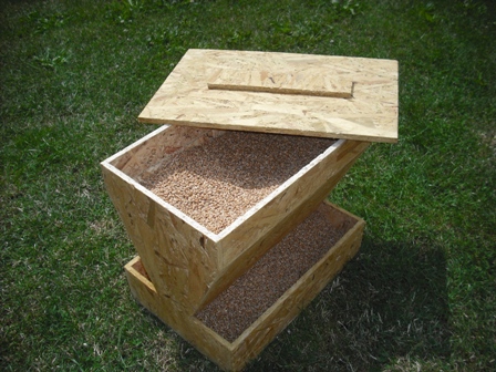 Automatické násypné krmítko na 12 - 15 Kg