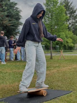 🌳-🚶‍♀️-🌲Na slackline workshopech @slack_show si můžeš vyzkoušet i naše balance boardy. Díky menší náročnosti oproti...