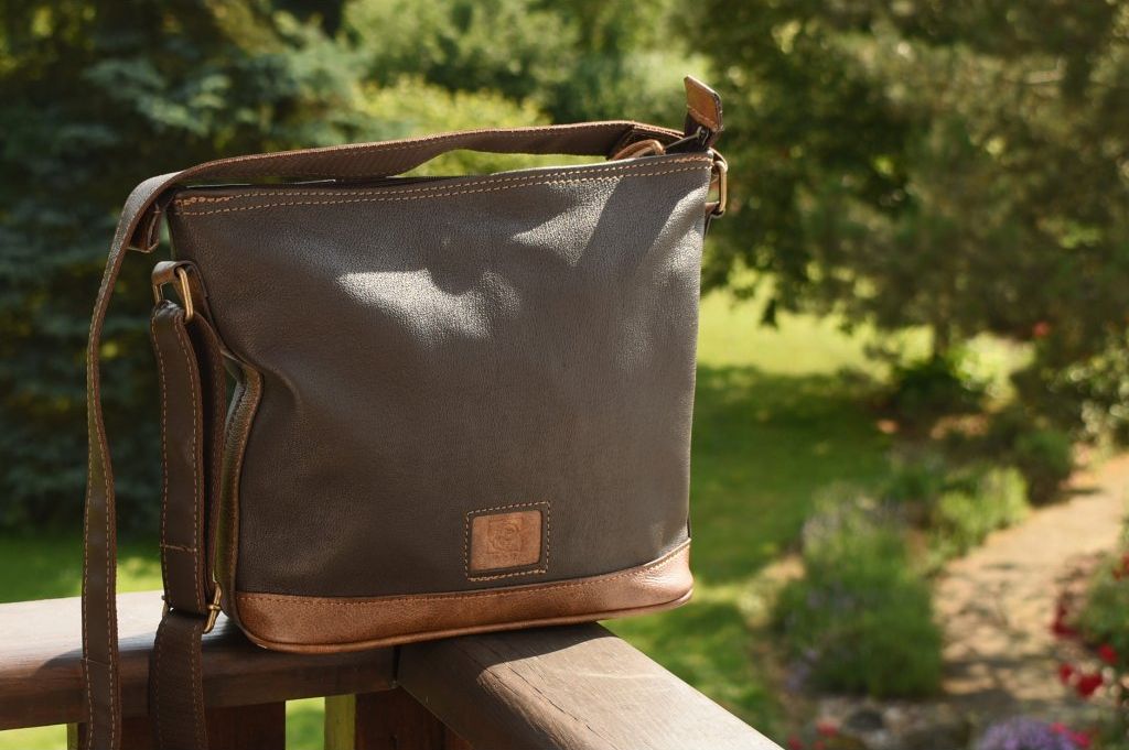 Jak pečovat o kožené tašky v sychravém počasí