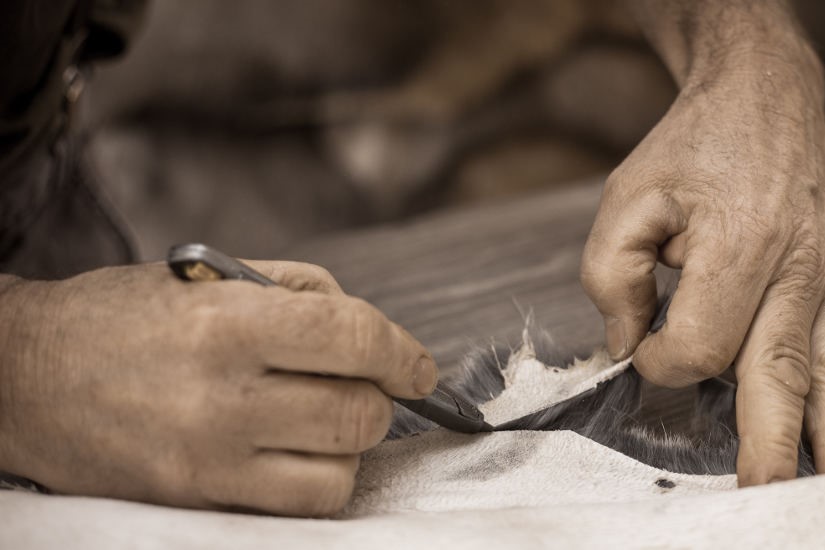 Jaké jsou přednosti ruční výroby koženého zboží?