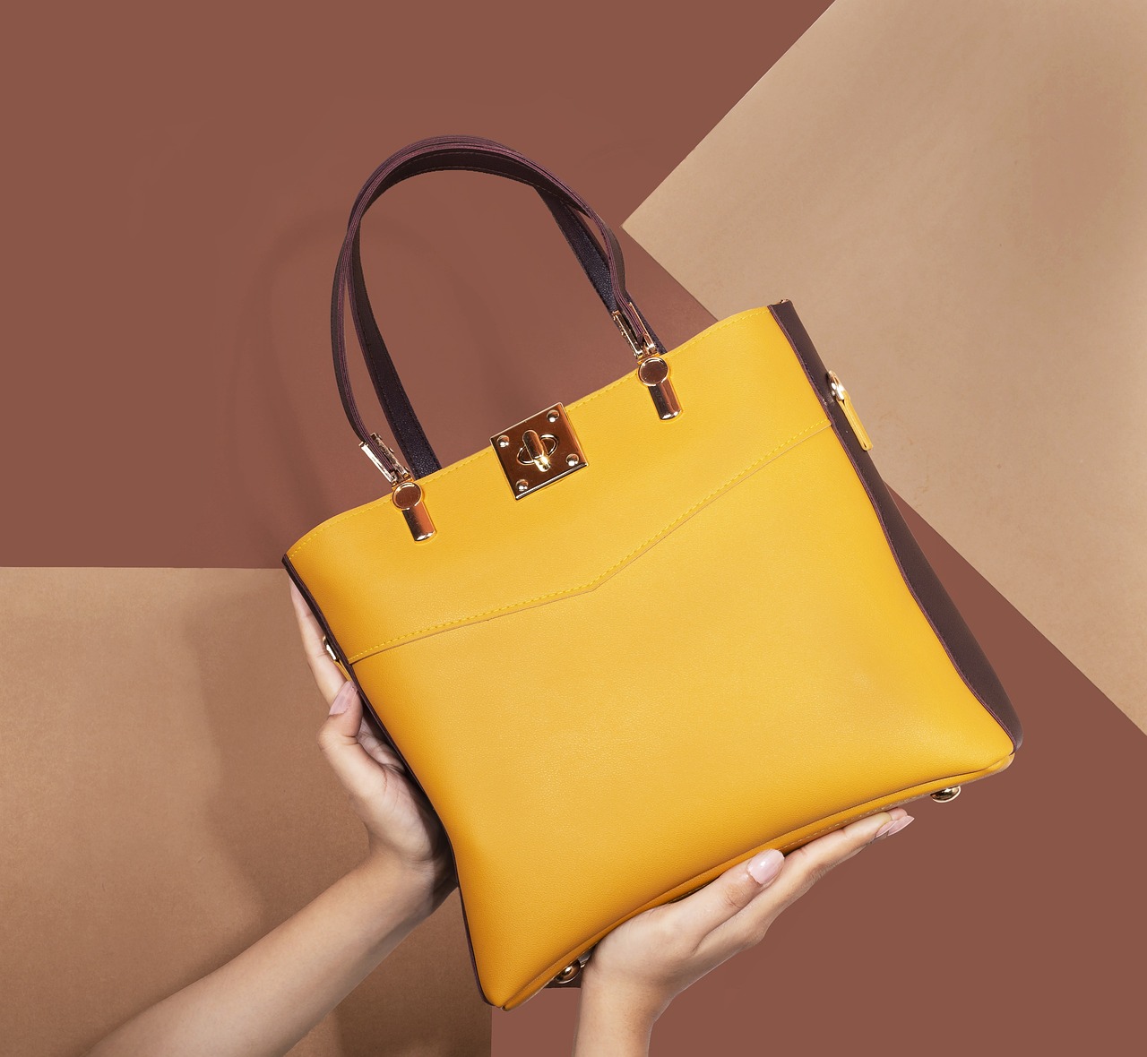 6 znaků, které ukazují, že jste blázen do kožených kabelek