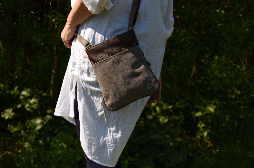 doplnte_podzimni_outfit_kozenym_doplnkem