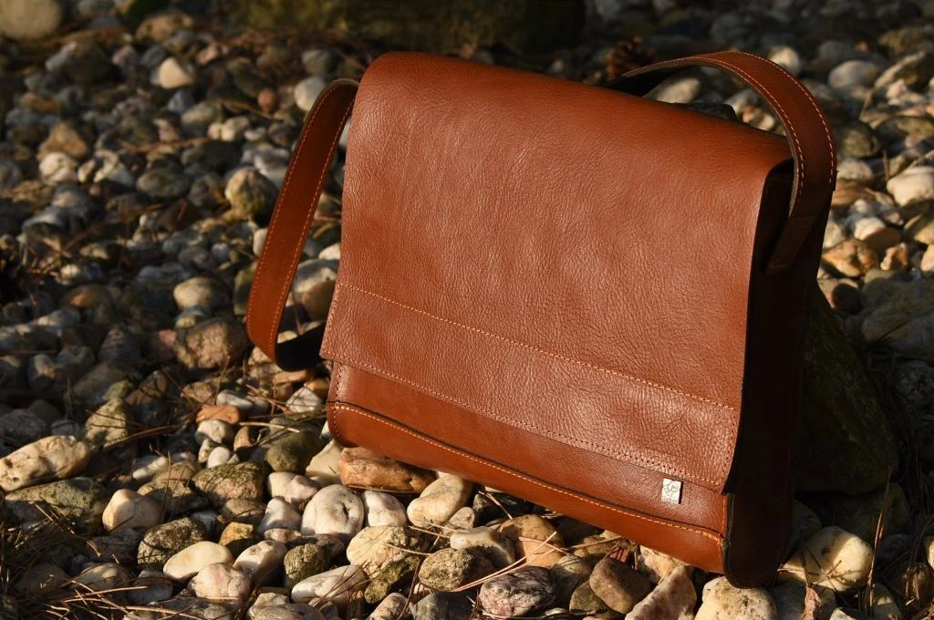 kozena_aktovka_je_nadcasova