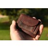 DámskáPánská mini kožená ručně vyrobená peněženka KUBÁT Mia hnědá 7140432kaštan (10)