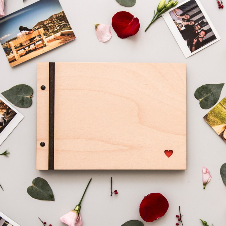 Drevené fotoalbum Červené srdiečko