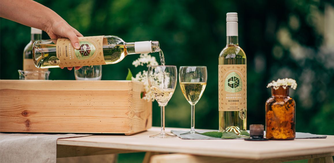 Víte, jak se pije medovina?