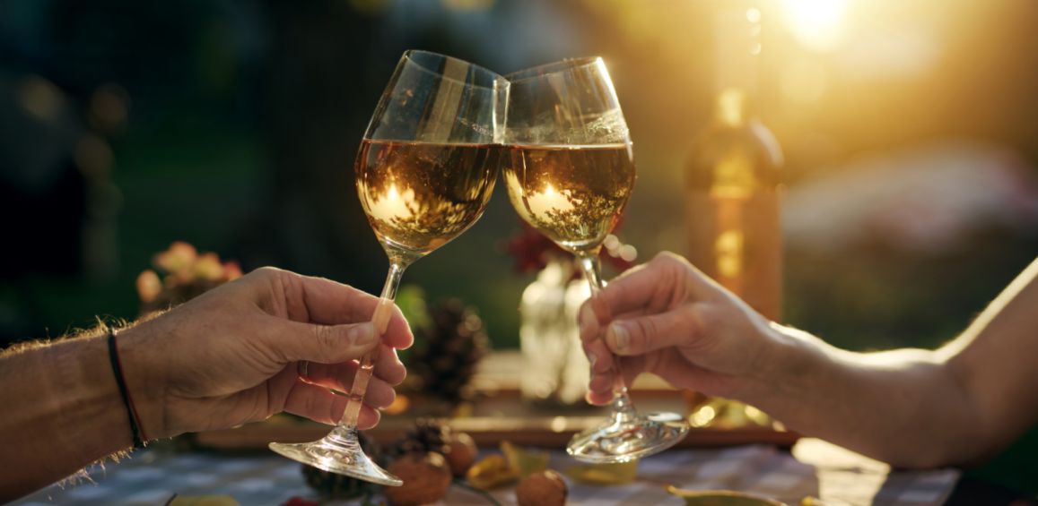 Láska je jako medovina. Voní, chutná a hned tak nezevšední