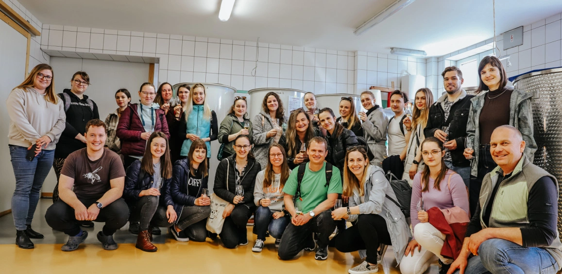 Studenti Univerzity Palackého na exkurzi v Kubešově medové manufaktuře