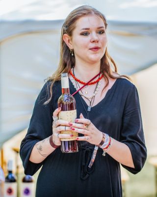 ⚔️ Con Morhen byl loni zážitek, na který se nezapomíná. Skvělé kostýmy, atmosféra, která vás vtáhne, a spousta fajn lidí....