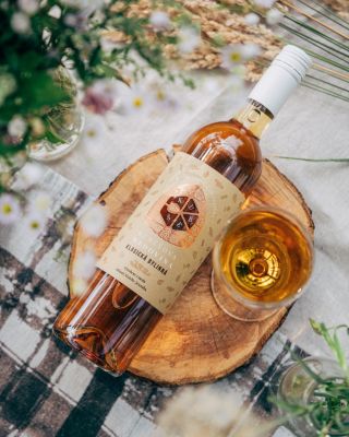 🌸 Mezinárodní den žen se blíží a my si říkáme, že někdy stačí maličkost, která má chuť a nezůstane ležet ve skříni 🍯...