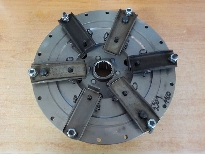 Výměna a seřízení spojky u Zetoru 7745: Kompletní návod, časté chyby a tipy z praxe