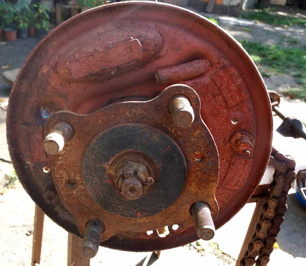 Jak opravit zadní nápravu na Zetoru Super 50 – Vůle, hučení, netěsnosti