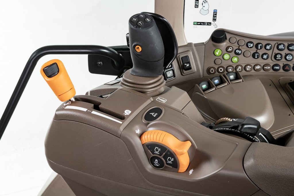 Převodovka u traktorů John Deere: Nejčastější poruchy, výměna oleje a servisní tipy