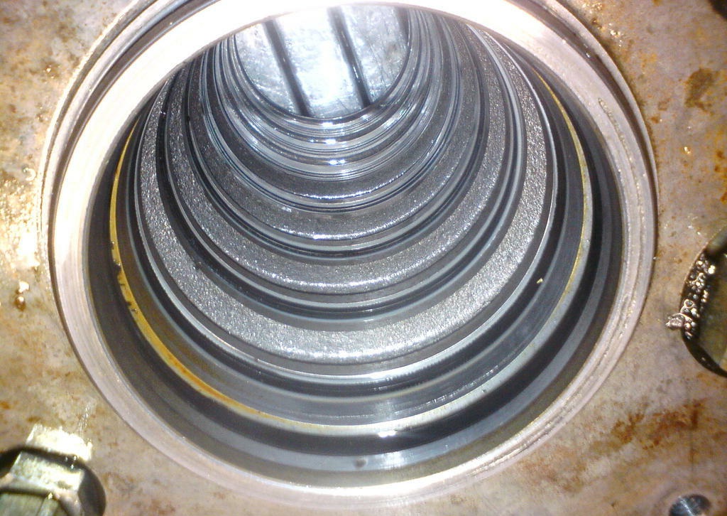 Mazání otoče bagru: Jaký tuk použít, kde mazat a jak často u CAT, JCB a Komatsu