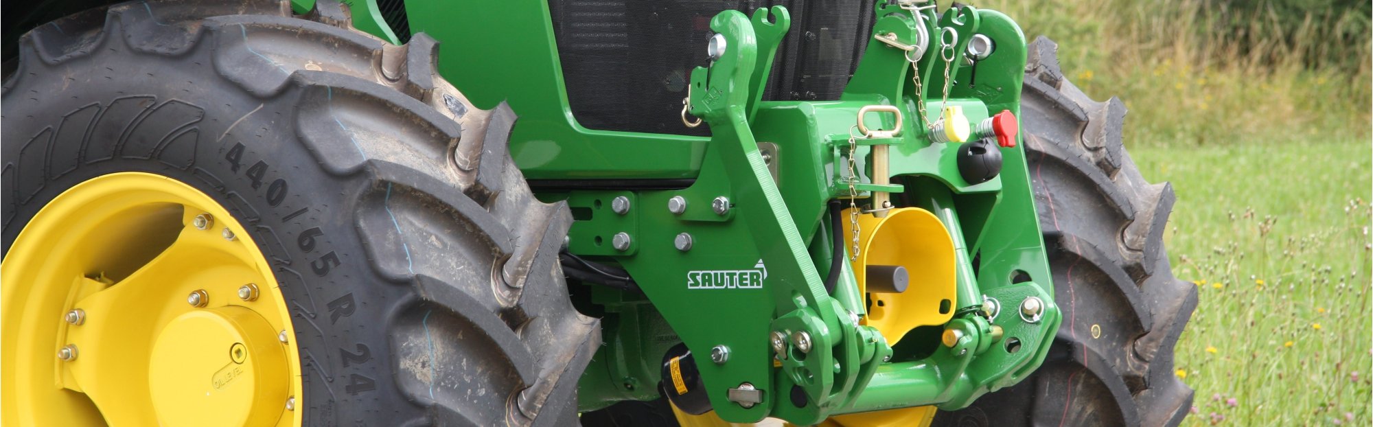 Hydraulika traktorů John Deere: Jak řešit úniky oleje a pád ramen