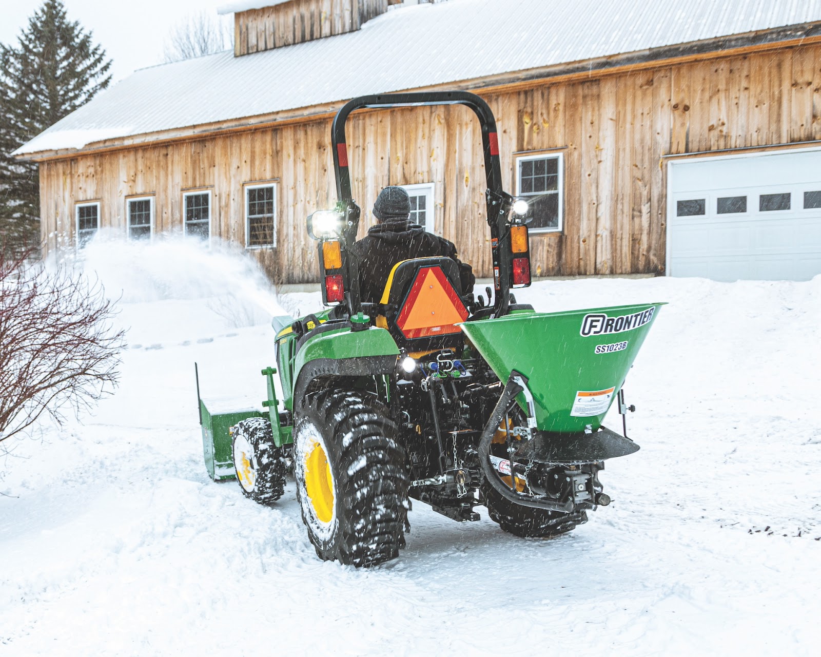 Jak správně zazimovat malotraktor: Ochrana motoru, paliva a karoserie před zimou