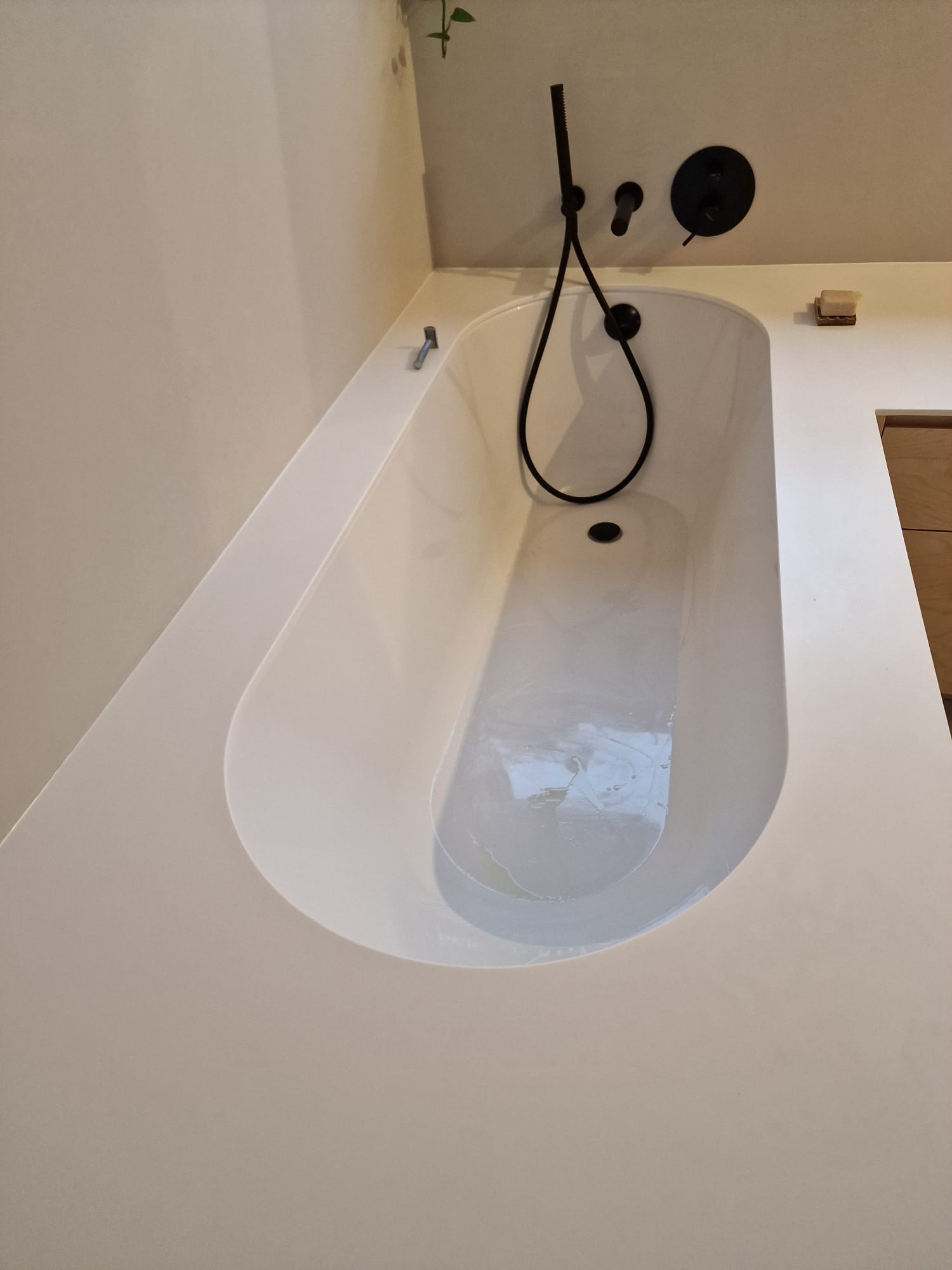 3.detailni-pohled-na-vestavenou-vanou