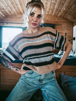 ● ZÍTRA SE VIDÍME NA @mintmarket.cz PLZEŇ! ♡ ● ● Zde další ukázka kousku z naší malé domácí pletací dílny, která vznikla...