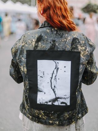 ♡ ● ZÍTRA @designlock_ ● ♡ ● Dneska ještě chystám poslední novinky a zítra se na vás těším v Roztokách 🖤 ● ● Čeká vás...