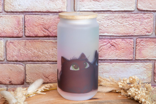 To pravé kočičí potěšení pro vaše rituály. Matná frosted sklenice s originálním autorským motivem roztomilých kreslených koček od Kudrnka.art vás okamžitě naladí na vlnu pohody (2)