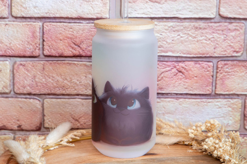 To pravé kočičí potěšení pro vaše rituály. Matná frosted sklenice s originálním autorským motivem roztomilých kreslených koček od Kudrnka.art vás okamžitě naladí na vlnu pohody (3)