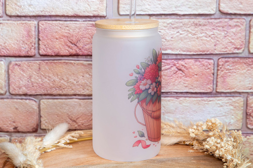 Matná frosted sklenice s autorským motivem květin od Kudrnka.art přinese kousek přírody a elegance na váš stůl (3)