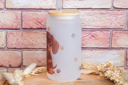 Láska na první pohled pro všechny milovníky psů. Matná frosted sklenice s originálním autorským motivem štěněte jezevčíka od Kudrnka.art vás zahřeje u srdce (2)