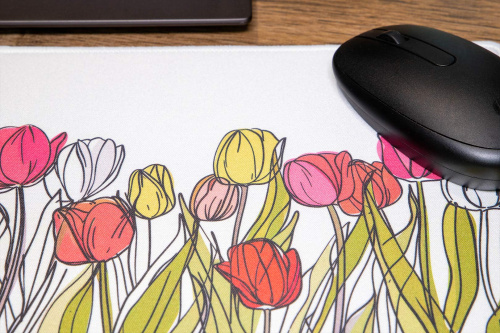  Klasická podložka pod myš v originálním designu KudrnkaART. Motiv: barevné tulipány (3)