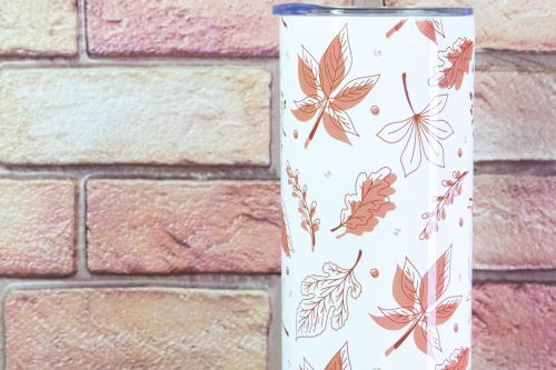  Stylový termo kelímek KudrnkaART s podzimním motivem – pro horkou kávu i ledové drinky. Design, co má duši, a funkčnost, co vydrží, detail