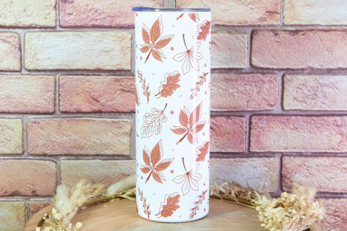  Stylový termo kelímek KudrnkaART s podzimním motivem – pro horkou kávu i ledové drinky. Design, co má duši, a funkčnost, co vydrží