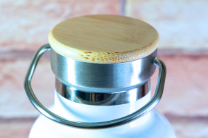  TERMOSKA na horké i studené nápoje v originálním designu od KudrnkaART, objem 750 ml, motiv: hory, detail uzavřené láhve