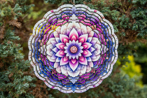  Mandala je kruhový obrazec, který má hluboký duchovní a symbolický význam. V sanskrtu slovo "mandala" znamená "kruh" a často se používá v hinduismu a buddhismu jako nástroj meditace a koncentrace