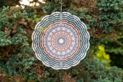  Vneste do své zahrady nebo interiéru hravý pohyb a oslnivý vizuální efekt. Tento větrný spinner kombinuje moderní design, precizní zpracování a vysokou odolnost (3)
