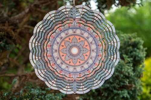  Vneste do své zahrady nebo interiéru hravý pohyb a oslnivý vizuální efekt. Tento větrný spinner kombinuje moderní design, precizní zpracování a vysokou odolnost (5)
