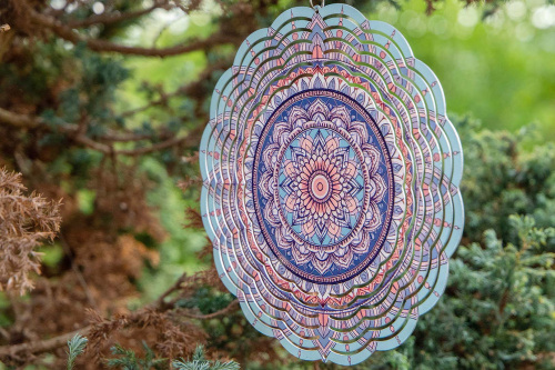  Elegantní 3D větrný spinner s motivem květinové mandaly. Odolný, otočný závěs pro zahradu i interiér. Elegantní dekorace a skvělý tip na originální dárek (4)