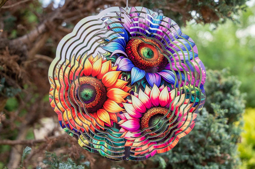  Větrný spinner kombinuje moderní design, precizní zpracování a vysokou odolnost. Při otáčení vytváří 3D iluzi, která zaujme každého – ať už ho zavěsíte na strom, balkon nebo do okna (3)