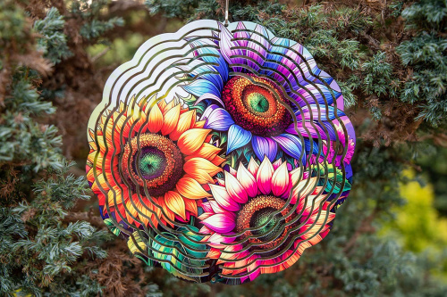  Větrný spinner kombinuje moderní design, precizní zpracování a vysokou odolnost. Při otáčení vytváří 3D iluzi, která zaujme každého – ať už ho zavěsíte na strom, balkon nebo do okna