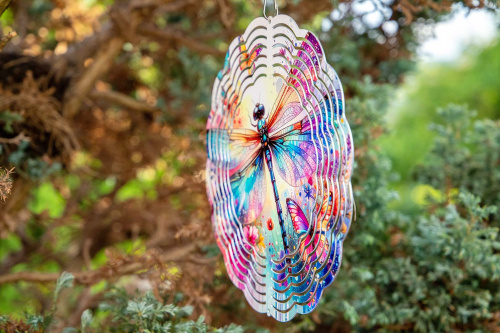  Vneste do své zahrady nebo interiéru hravý pohyb a oslnivý vizuální efekt. Tento větrný spinner kombinuje moderní design, precizní zpracování a vysokou odolnost (10)